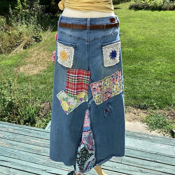 Upcycled denim jean patchwork / button embellished boho cottagecore maxiskirt 29 - Picture 6 of 15